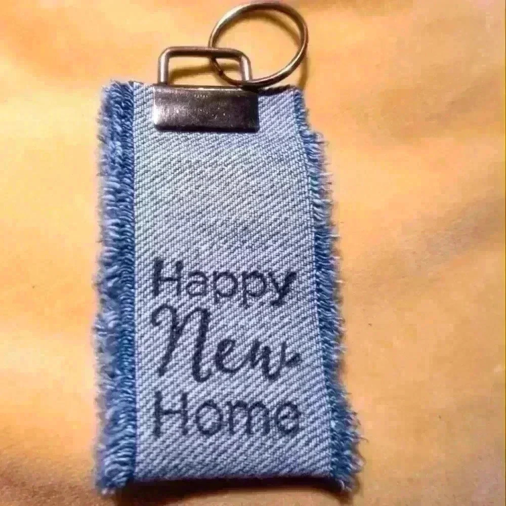 Denim  keychain - Picture 2 of 3
